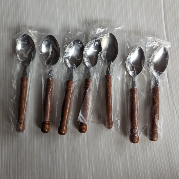 Old Homestead Style Wooden Handle Stainless Steel Flatwear - Picture 5 of 10